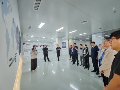 管理工程學院赴鄭州比亞迪及海一云商開展市場調(diào)研與訪企交流